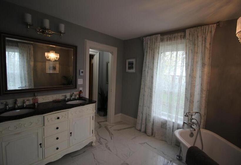 디럭스 스위트, Maplehurst Manor Bed And Breakfast