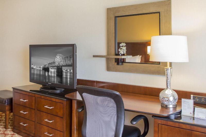 带大床的标准间, Marriott Louisville East