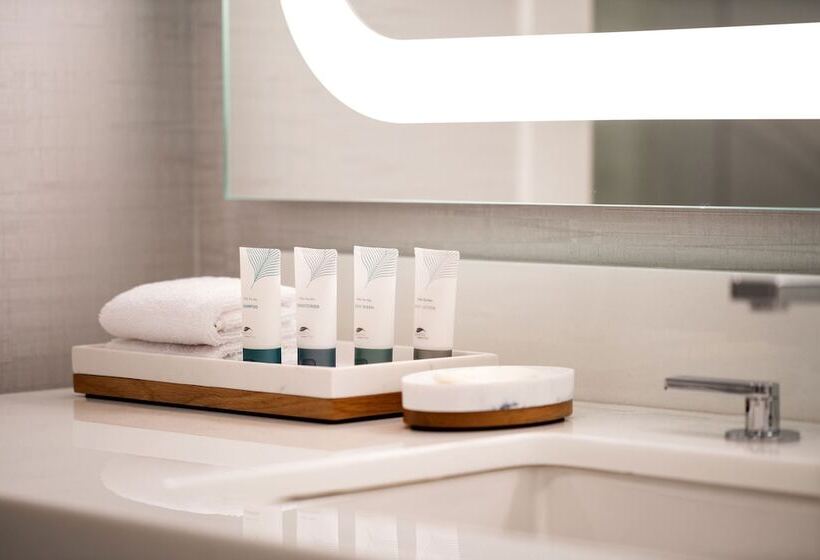 Studio Standard Lit Double, The Westin Anaheim Resort
