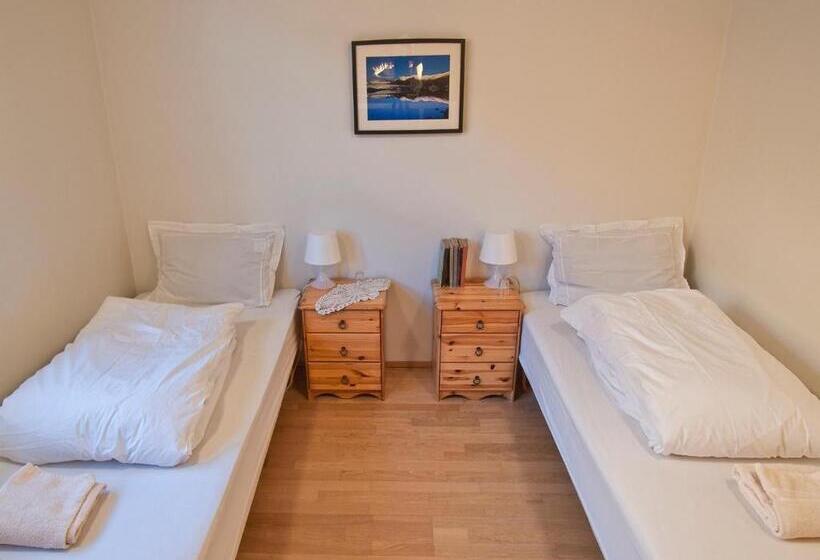اتاق استاندارد چهارنفره با سرویس بهداشتی مشترک, Skyrhusid Hi Hostel