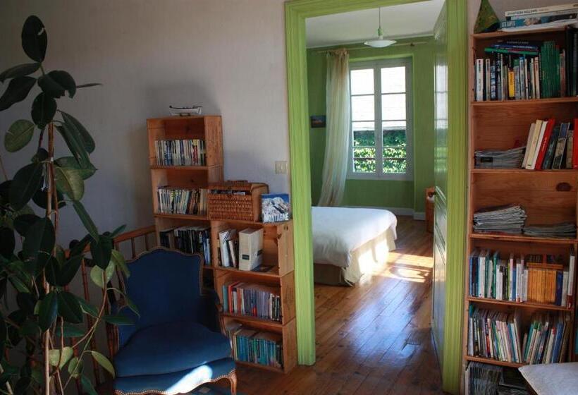 Четырехместный Номер Стандарт Вид на Сад, La Maison De L'ousse