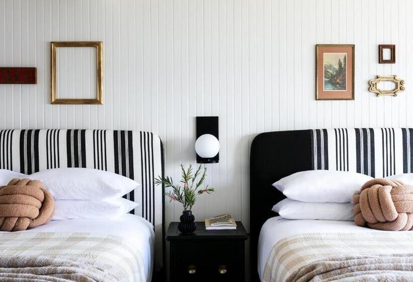 اتاق استاندارد چهارنفره با بالکن, Bluebird Ocean Point Inn