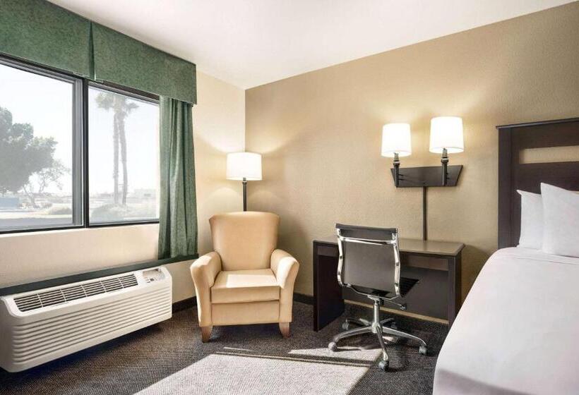 스탠다드 룸 킹사이즈 침대, Travelodge By Wyndham Yuma