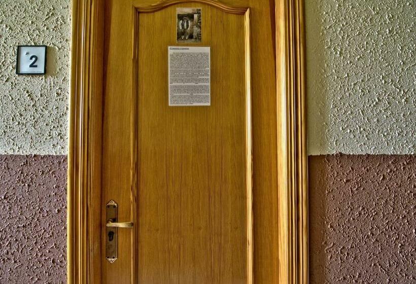 Номер Стандарт, Albergue Juvenil De Bustiello