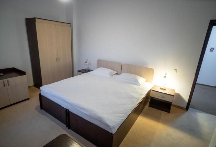 اتاق استاندارد با چشم‌انداز کوهستان, Chalet 173