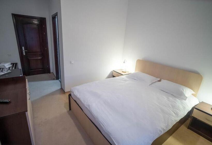 اتاق استاندارد با چشم‌انداز کوهستان, Chalet 173