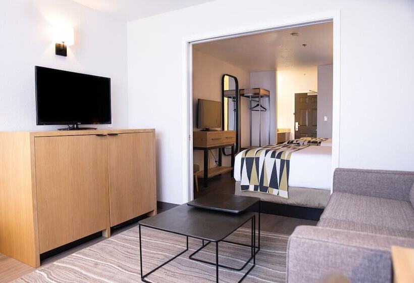 이그제큐티브 스위트, Oxford Suites Redding