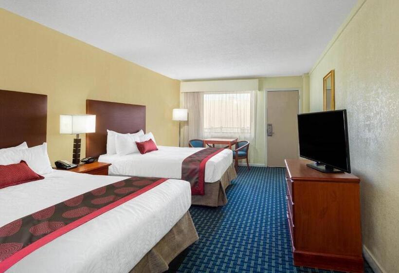 Люкс, Ramada By Wyndham Virginia Beach