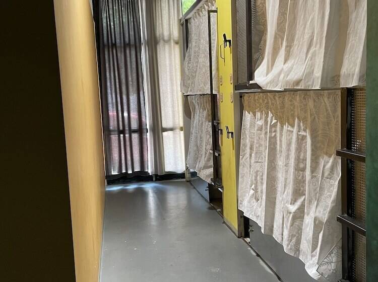 공동 객실, Iconic Athens Hostel