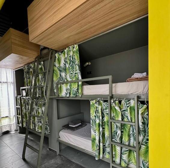 공동 객실, Iconic Athens Hostel