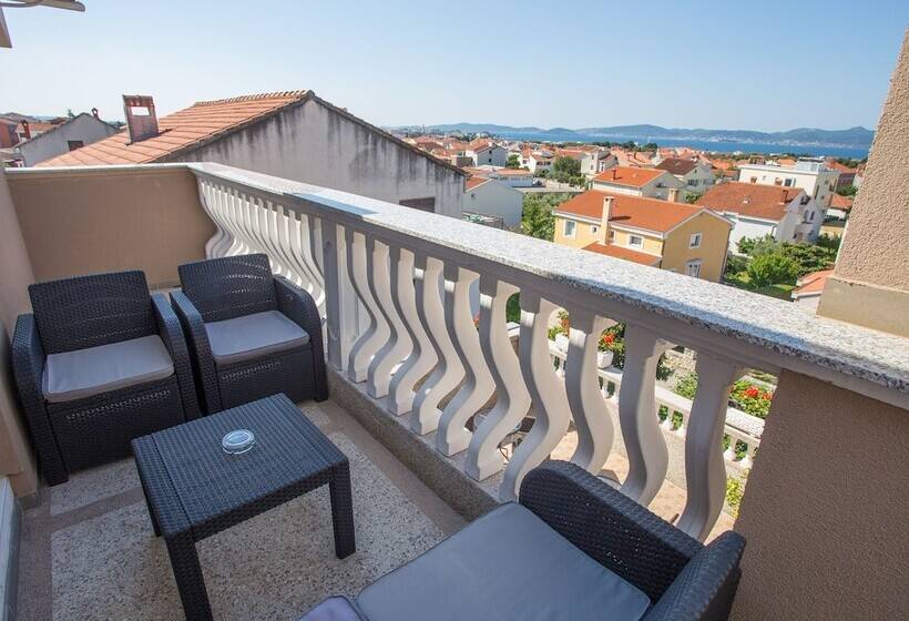 Family studio with sea view, Villa Valentina