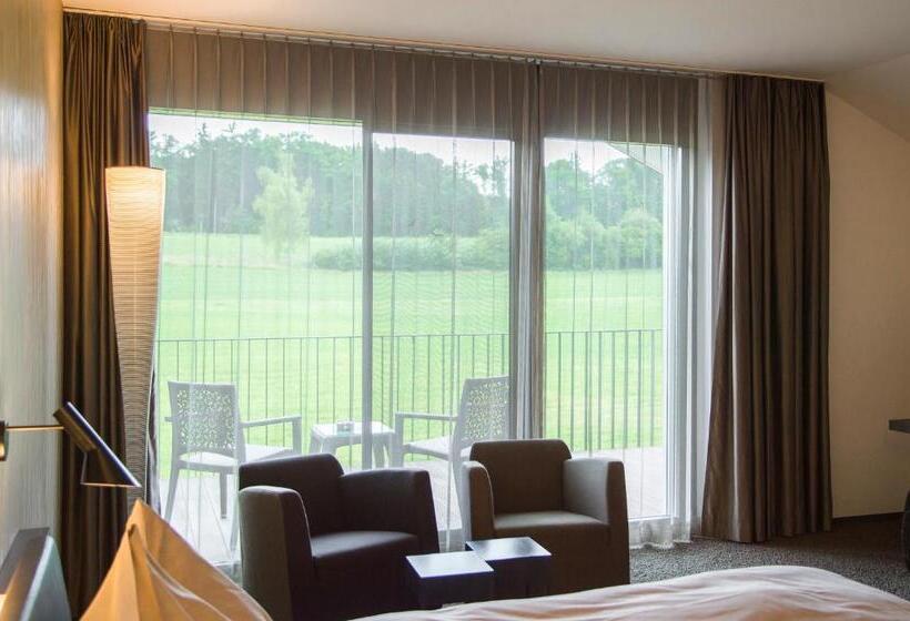 Номер Стандарт с Балконом, Small Luxury Hotel Wellnesshotel Golfpanorama