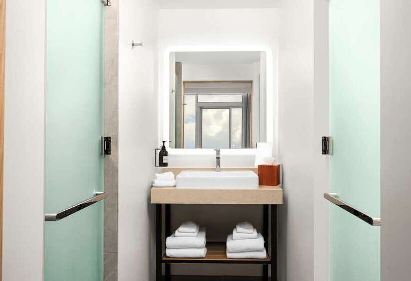 Стандартный Номер Кровать Кинг, Champlain Burlington, Curio Collection By Hilton