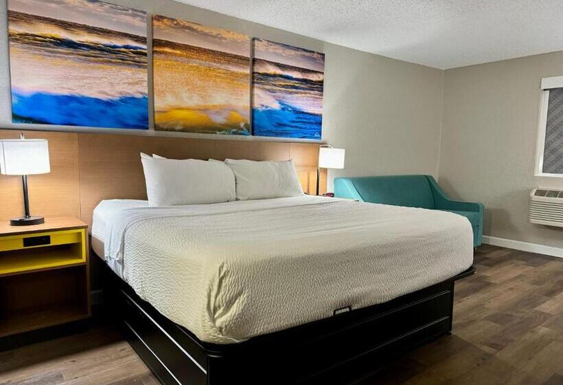 キングサイズベッドのスタンダードルーム, Days Inn By Wyndham Sarasota I75