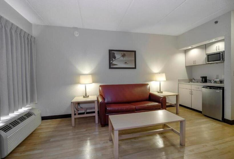 סוויטה, Red Roof Inn Plus + Gainesville