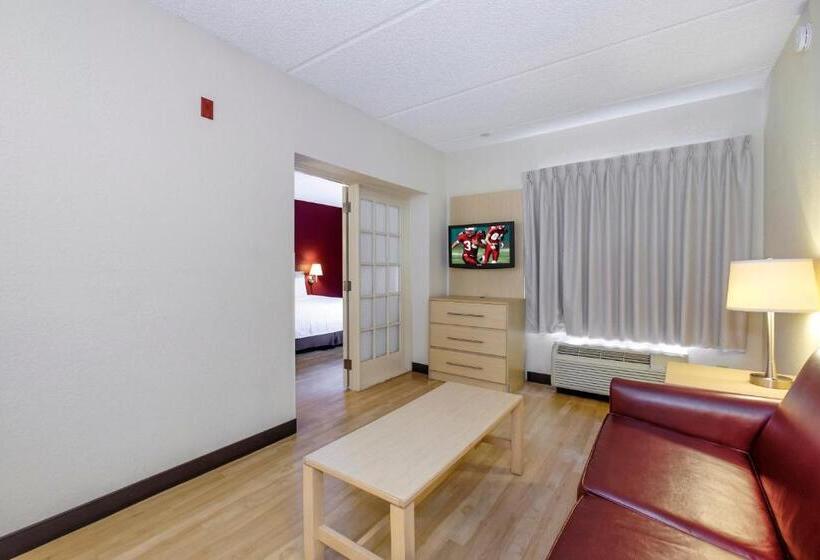 מיטת קינג בסוויטה, Red Roof Inn Plus + Gainesville