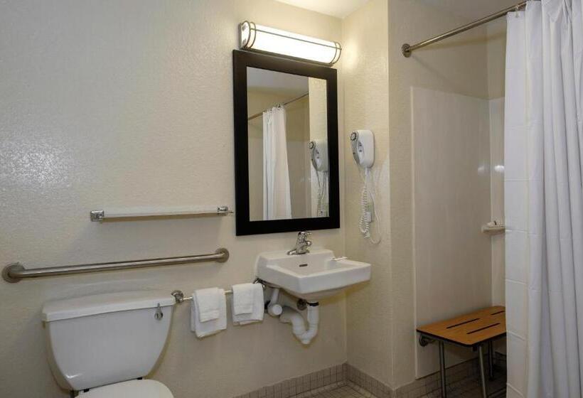 חדר סופריור מותאם לאדם עם מוגבלויות, Red Roof Inn Plus + Gainesville