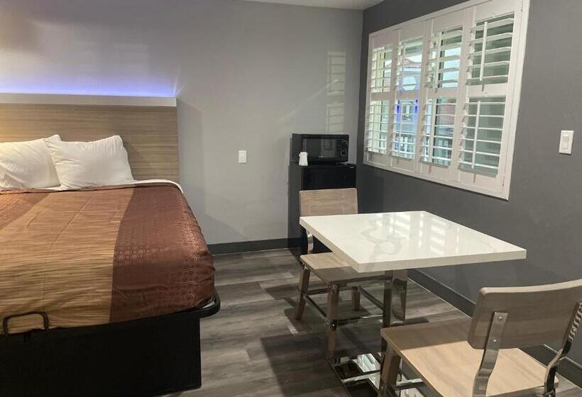 Номер Стандарт, Travelodge By Wyndham Whittier