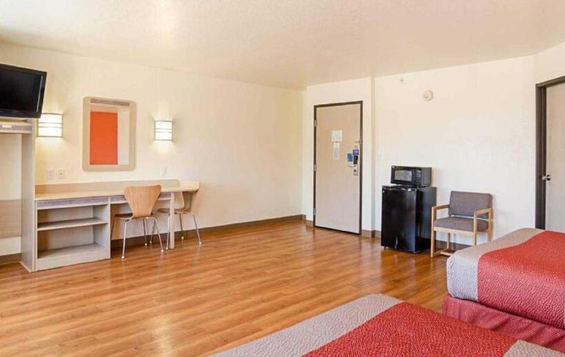 Полулюкс Повышенной Комфортности, Motel 6 Fort Lupton, Co