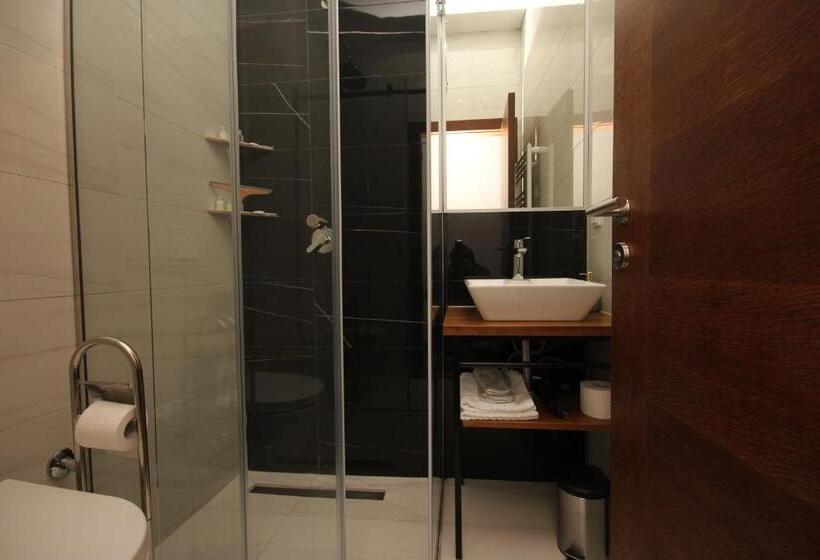 اتاق لوکس, Vila Alexandra