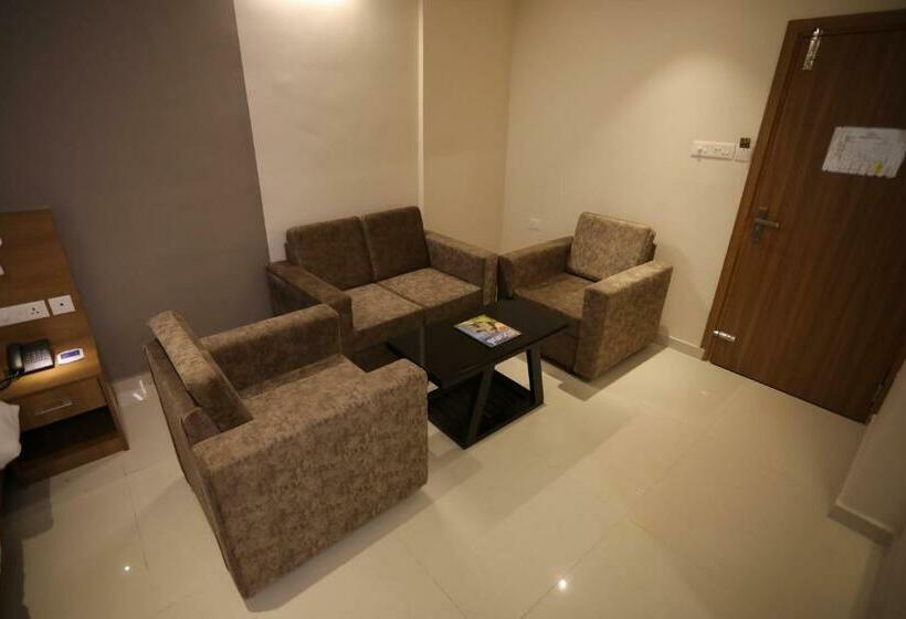 디럭스 스위트, Dhanya Residency