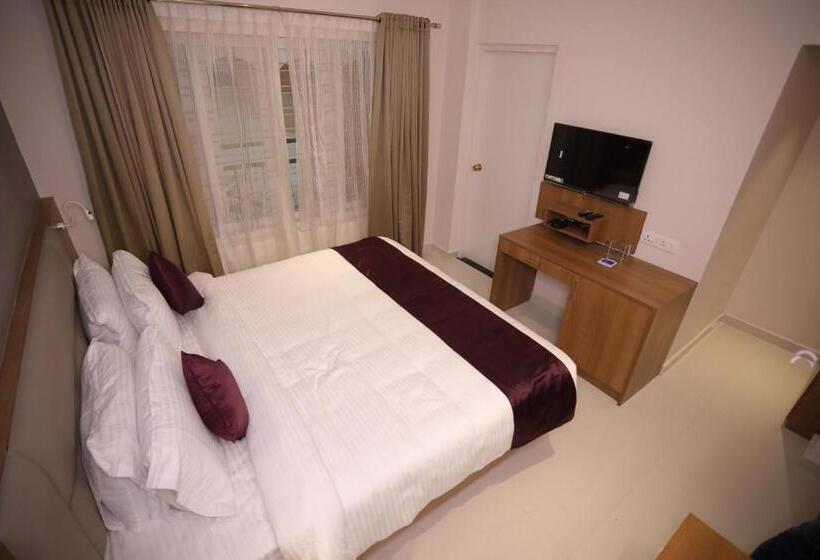 디럭스 룸, Dhanya Residency