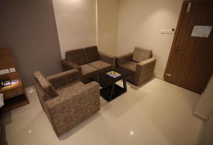 디럭스 스위트, Dhanya Residency