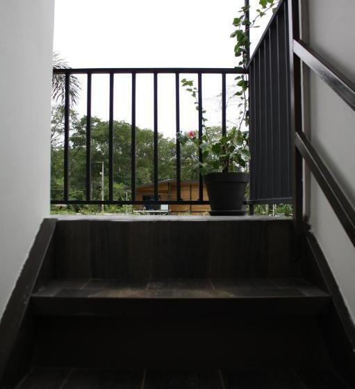 带1个卧室带泳池的公寓, Daleese