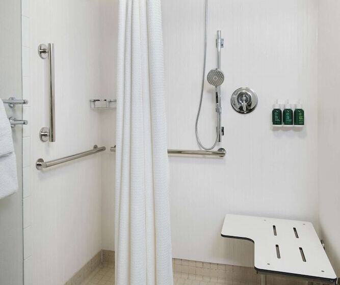 Люкс, Sonesta Es Suites Fresno
