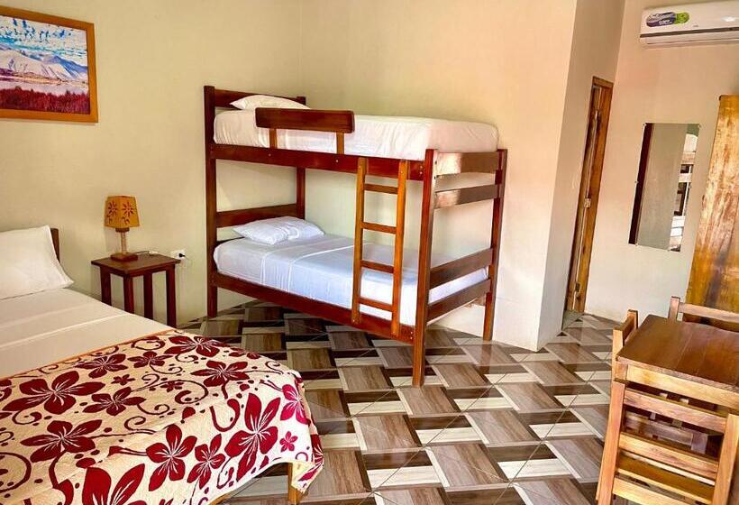 غرفة كلاسيكية رباعية, Hostal Laurita Beach