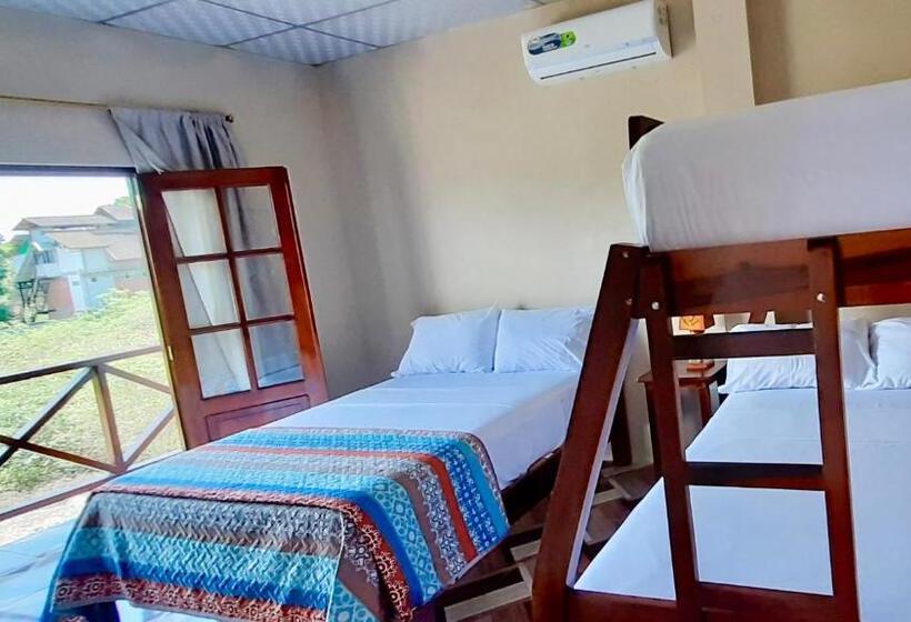 غرفة عائلية, Hostal Laurita Beach