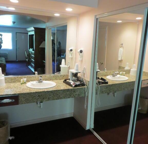 Номер Deluxe Кровать Кинг, Saddle West Hotel And Casino And Rv Park