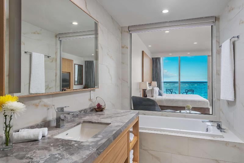 اتاق استاندارد با تخت بزرگ, Koi Resort Saint Kitts, Curio Collection By Hilton