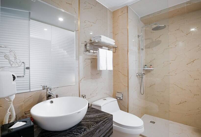 اتاق لوکس با چشم‌انداز دریا, Vesna Hotel Nha Trang