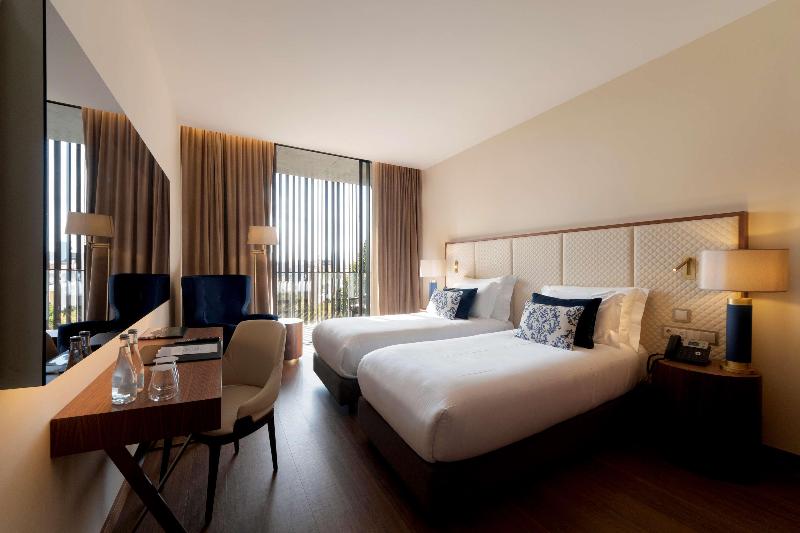 اتاق لوکس با بالکن, Boeira Garden Hotel Porto Gaia, Curio Collection By Hilton
