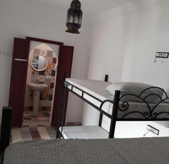 Кровать в Общей Комнате, The Riad Hostel Tangier