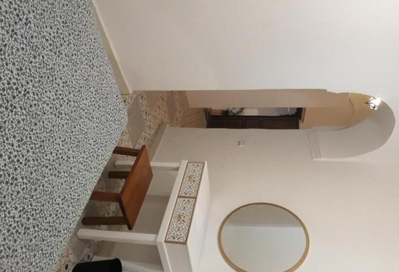 اتاق استاندارد, The Riad Hostel Tangier