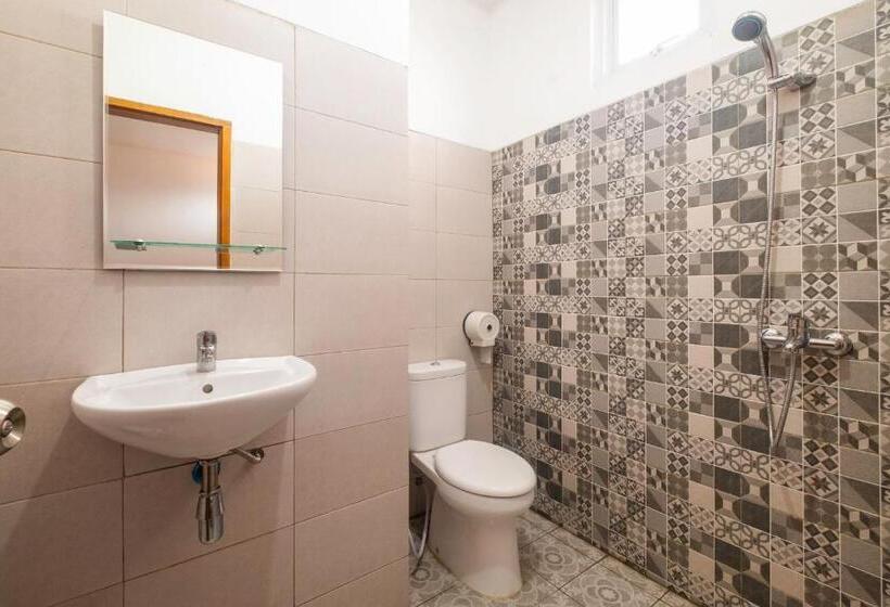 Номер Стандарт, Reddoorz Near Exit Toll Moh. Toha
