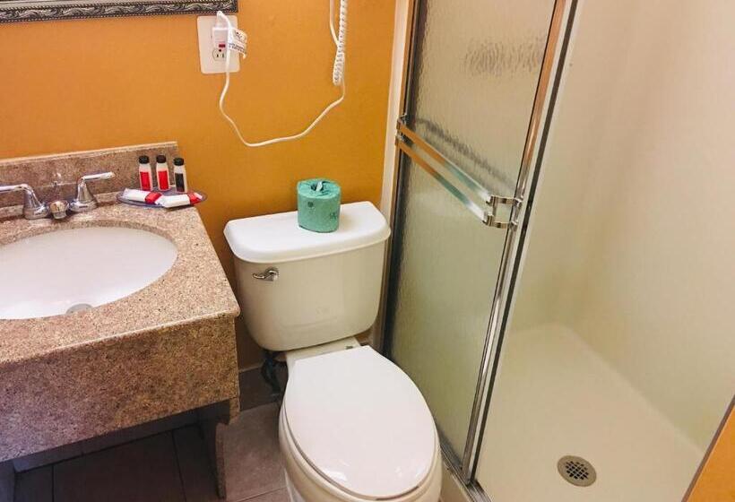 Люкс Deluxe Кровать Кинг, Travelodge By Wyndham Bay Shore Long Island