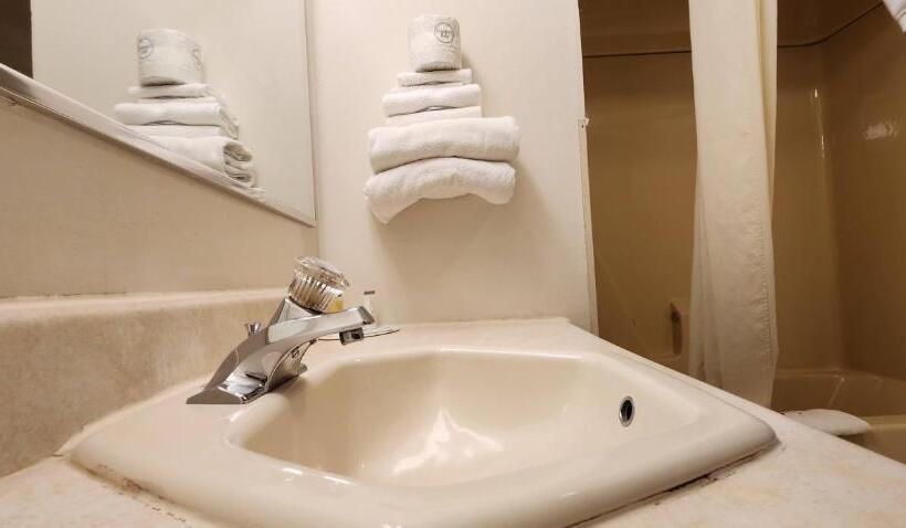 스탠다드 룸 킹사이즈 침대, Iron Mountain Inn & Suites