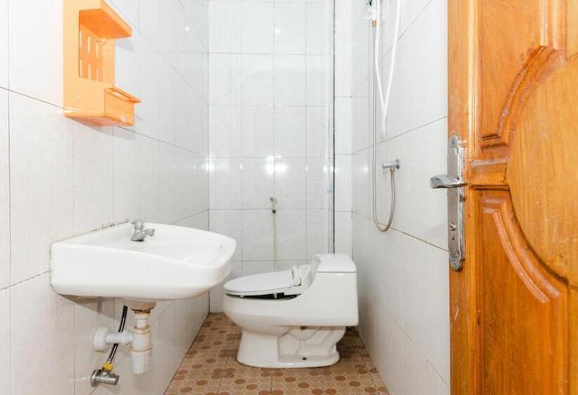 Номер Economy, Reddoorz Plus Near Transmart Kairagi Dua Manado