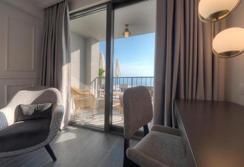 חדר סטנדרט נוף לבריכה, Vivid Blue Serenity Resort