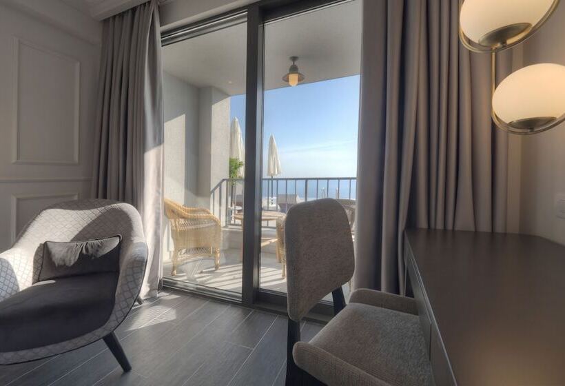 חדר סטנדרט נוף לבריכה, Vivid Blue Serenity Resort