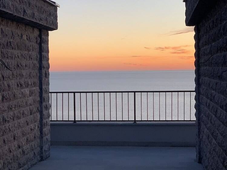 חדר סטנדרט נוף לים עם מרפסת, Vivid Blue Serenity Resort
