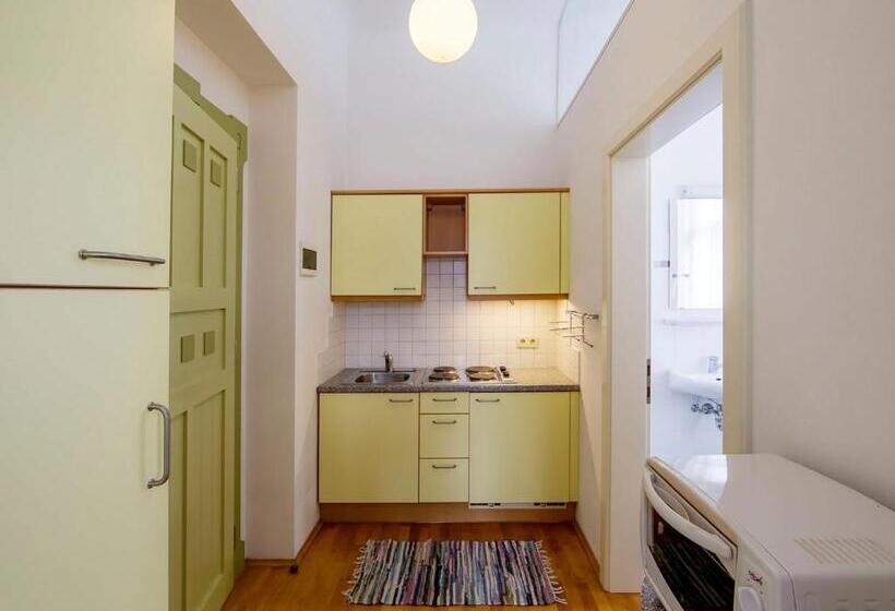 スタンダードスタジオ, Villa Residence Santer