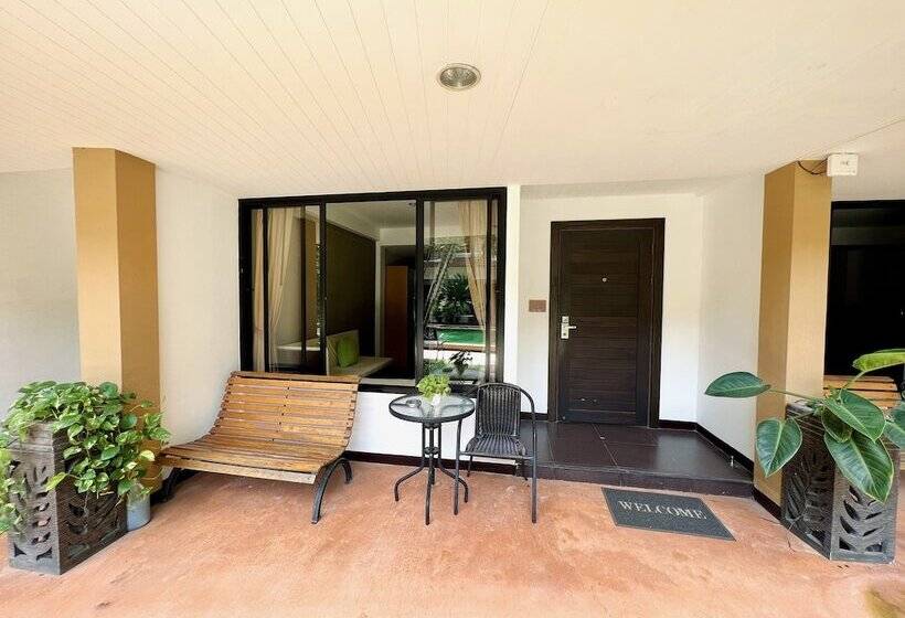 Номер Deluxe Вид на Бассейн, La Villa Khon Kaen