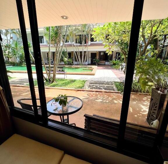 Номер Deluxe Вид на Бассейн, La Villa Khon Kaen