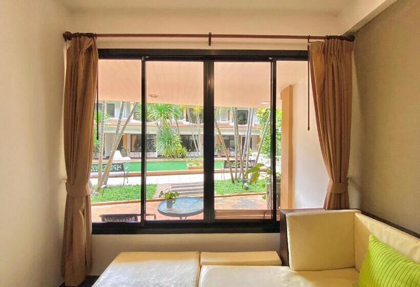 Номер Deluxe Вид на Бассейн, La Villa Khon Kaen