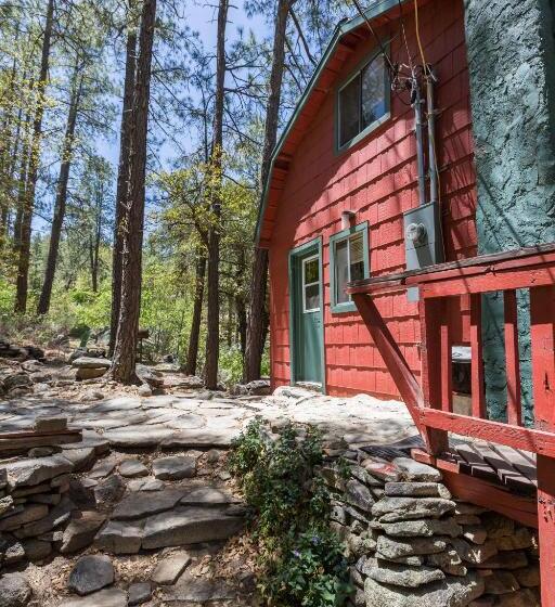 Номер Стандарт, Crown King Cabins Bradshaw