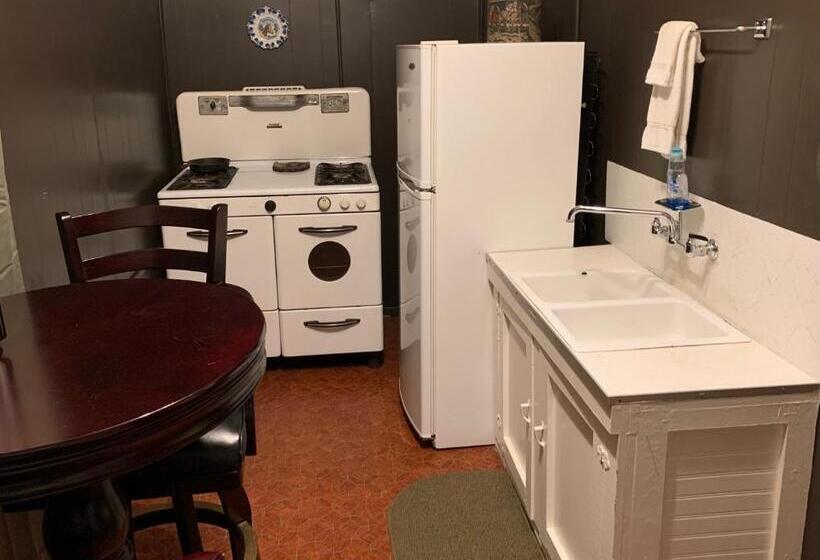 Люкс, Historic Whiting Hotel Suites